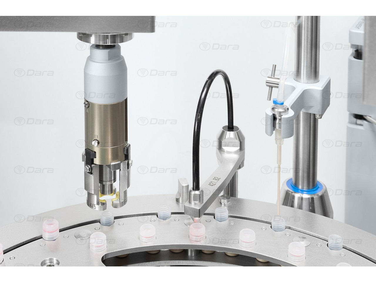 Filling, closing and labeling compact machine for automatic processing of microtubes
