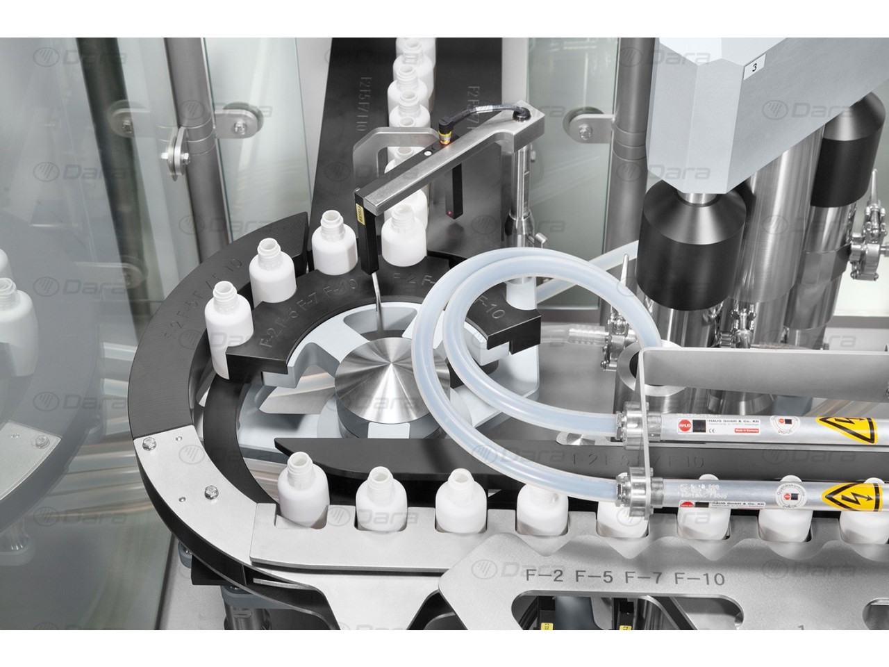 Linear filling and closing machines for eye drops and nasal sprays