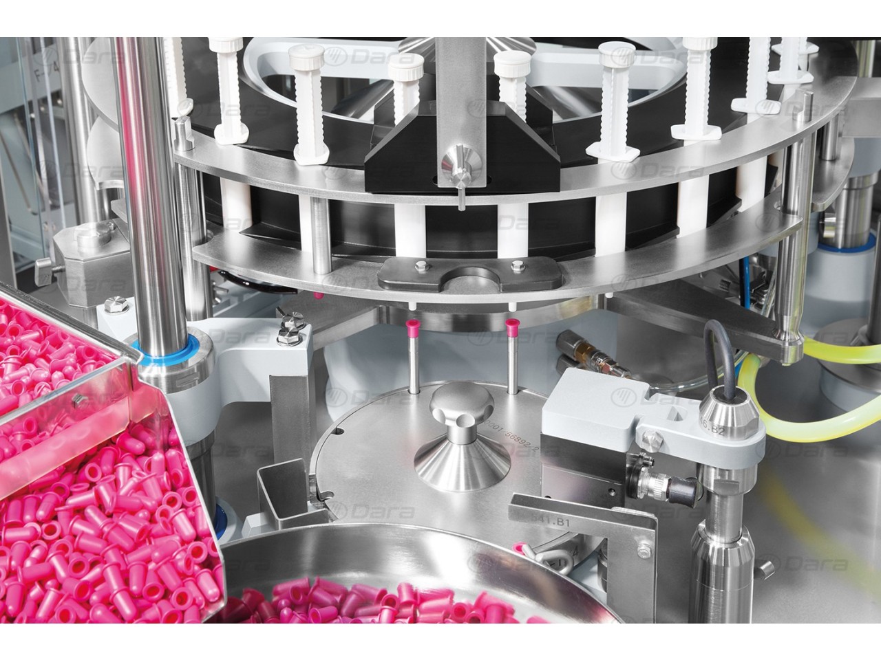 Rotary machines for individual processing of syringes