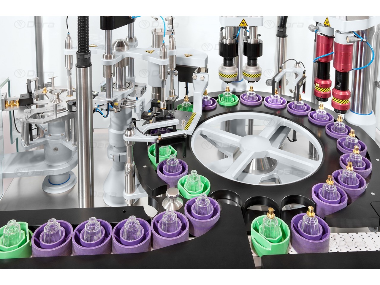 Filling and closing machines for fragrances with crimped spray pump